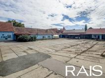 Prodej komerční nemovitosti, Hajany, 693 m2