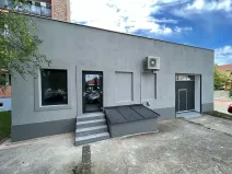 Prodej obchodního prostoru, Praha - Horní Počernice, Komárovská, 210 m2