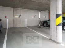 Pronájem garážového stání, Praha - Radlice, U Komína, 15 m2
