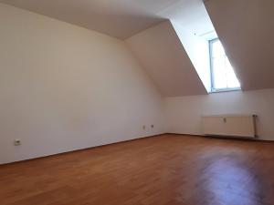 Pronájem bytu 2+1, Karlovy Vary, Moravská, 78 m2
