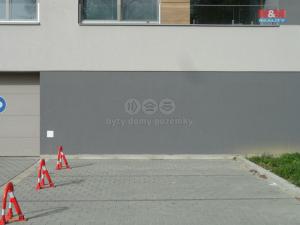 Pronájem garážového stání, Pardubice - Bílé Předměstí, Štrossova, 15 m2