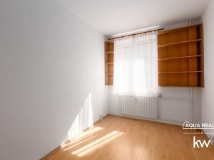 Prodej bytu 3+1, Karlovy Vary, Kladenská, 65 m2