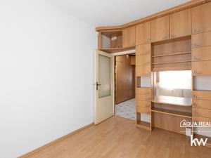 Prodej bytu 3+1, Karlovy Vary, Kladenská, 65 m2