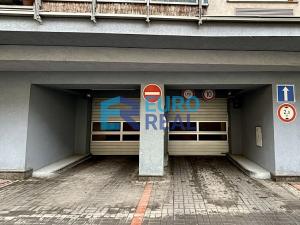 Pronájem garážového stání, Praha - Nusle, Na Pankráci, 13 m2