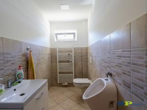 Prodej výrobních prostor, Chrastava, 2300 m2