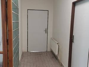 Pronájem obchodního prostoru, Hradec Králové, Vážní, 17 m2