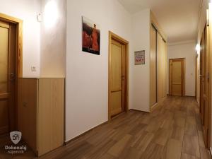 Pronájem bytu 4+1, Praha - Holešovice, U smaltovny, 105 m2