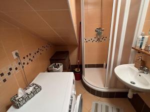 Pronájem bytu 2+kk, Hostivice, Unhošťská, 44 m2