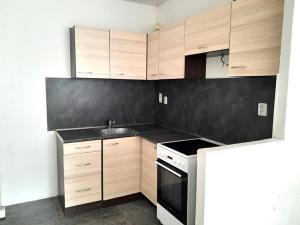 Pronájem bytu 2+kk, Praha - Hloubětín, Kardašovská, 43 m2