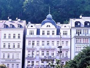 Prodej obchodního prostoru, Karlovy Vary, Divadelní náměstí, 30 m2