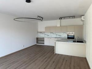 Pronájem bytu 3+kk, Praha - Prosek, Prosecká, 91 m2