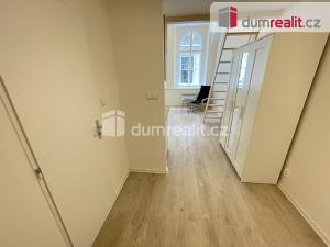 Pronájem bytu 1+kk, Praha - Smíchov, Na Valentince, 42 m2