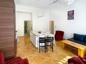 Pronájem bytu 3+1, Praha - Staré Město, Liliová, 80 m2