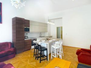 Pronájem bytu 3+1, Praha - Staré Město, Liliová, 80 m2