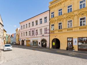 Pronájem bytu 1+kk, Jindřichův Hradec - Jindřichův Hradec I, nám. Míru, 45 m2