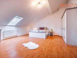 Prodej bytu 3+kk, Šestajovice, Komenského, 92 m2