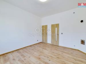 Prodej bytu 2+1, Cheb - Horní Dvory, 80 m2