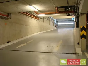 Pronájem garážového stání, Praha - Holešovice, Komunardů, 5 m2