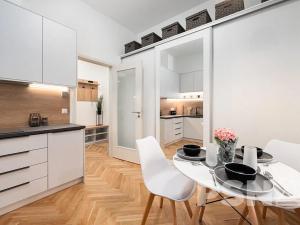 Prodej bytu 1+kk, Praha - Bubeneč, Na výšinách, 27 m2