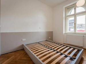 Pronájem bytu 1+kk, Praha - Žižkov, Seifertova, 32 m2