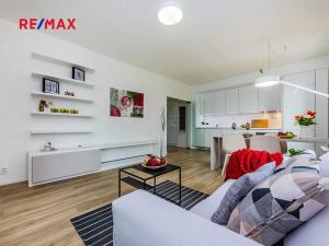 Pronájem bytu 2+kk, Praha - Karlín, Nekvasilova, 51 m2