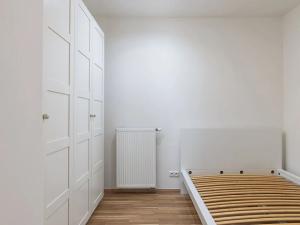 Pronájem bytu 1+kk, Praha - Nové Město, Navrátilova, 30 m2