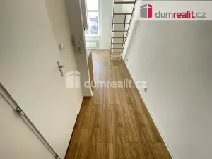 Pronájem bytu 1+kk, Praha - Smíchov, Na Valentince, 35 m2