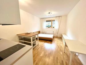 Pronájem bytu 1+kk, Praha - Košíře, Pod Kavalírkou, 28 m2