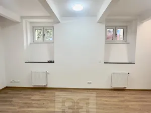 Pronájem bytu 1+kk, Praha - Kobylisy, Střelničná, 32 m2