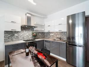 Pronájem bytu 2+kk, Jesenice, Cedrová, 64 m2