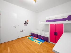 Pronájem bytu 3+kk, Praha - Břevnov, Na Petynce, 92 m2