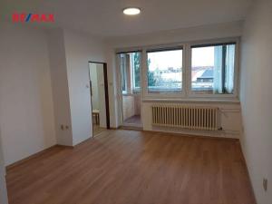 Pronájem bytu 1+kk, Praha - Strašnice, V Rybníčkách, 35 m2