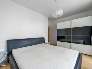 Pronájem bytu 2+kk, Praha - Horní Měcholupy, Modenská, 67 m2