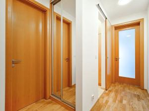 Pronájem bytu 1+kk, Praha - Vršovice, Vršovická, 80 m2