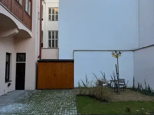 Prodej komerční nemovitosti, Praha - Karlín, Křižíkova, 37 m2