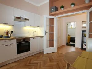 Pronájem bytu 2+kk, Praha - Nusle, Kloboučnická, 44 m2