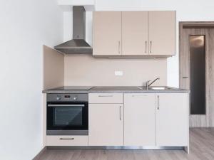 Pronájem bytu 1+kk, Praha - Horní Měcholupy, Mantovská, 31 m2