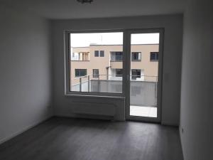 Pronájem bytu 2+kk, Praha - Strašnice, Zvěřinova, 66 m2