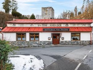 Prodej restaurace, Český Šternberk, 750 m2