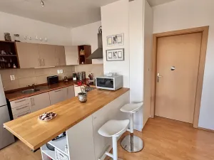 Pronájem bytu 2+kk, Praha - Štěrboholy, Laudonova, 60 m2