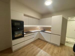 Prodej bytu 2+kk, Praha - Dolní Měcholupy, Kardausova, 55 m2