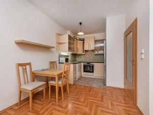 Pronájem bytu 2+kk, Praha - Hlubočepy, Voskovcova, 50 m2