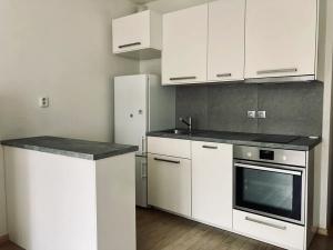 Pronájem bytu 1+kk, Praha - Malešice, Počernická, 35 m2