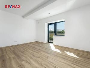 Prodej bytu 1+kk, Praha - Uhříněves, Douchova, 32 m2