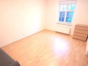 Pronájem bytu 2+kk, Praha - Prosek, Vysočanská, 44 m2