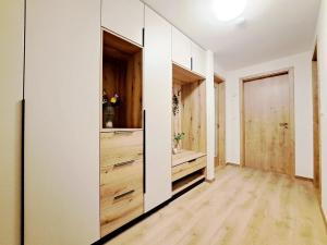 Pronájem bytu 2+kk, Praha - Letňany, Malkovského, 52 m2