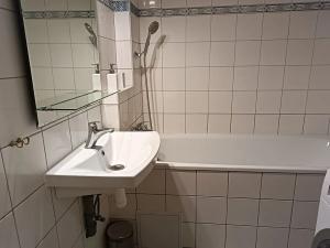 Pronájem bytu 2+kk, Praha - Holešovice, Na Maninách, 51 m2