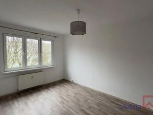 Pronájem bytu 2+1, Ostrov, Kollárova, 52 m2