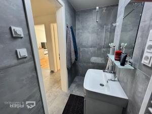 Pronájem bytu 2+kk, Praha - Modřany, Mezi vodami, 58 m2