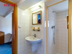 Pronájem bytu 2+kk, Praha - Vršovice, 28. pluku, 62 m2
